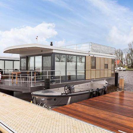Welcome In - Houseboat 'Elysium' Met Eigen Aanlegsteiger Sneek - Offingawier Εξωτερικό φωτογραφία