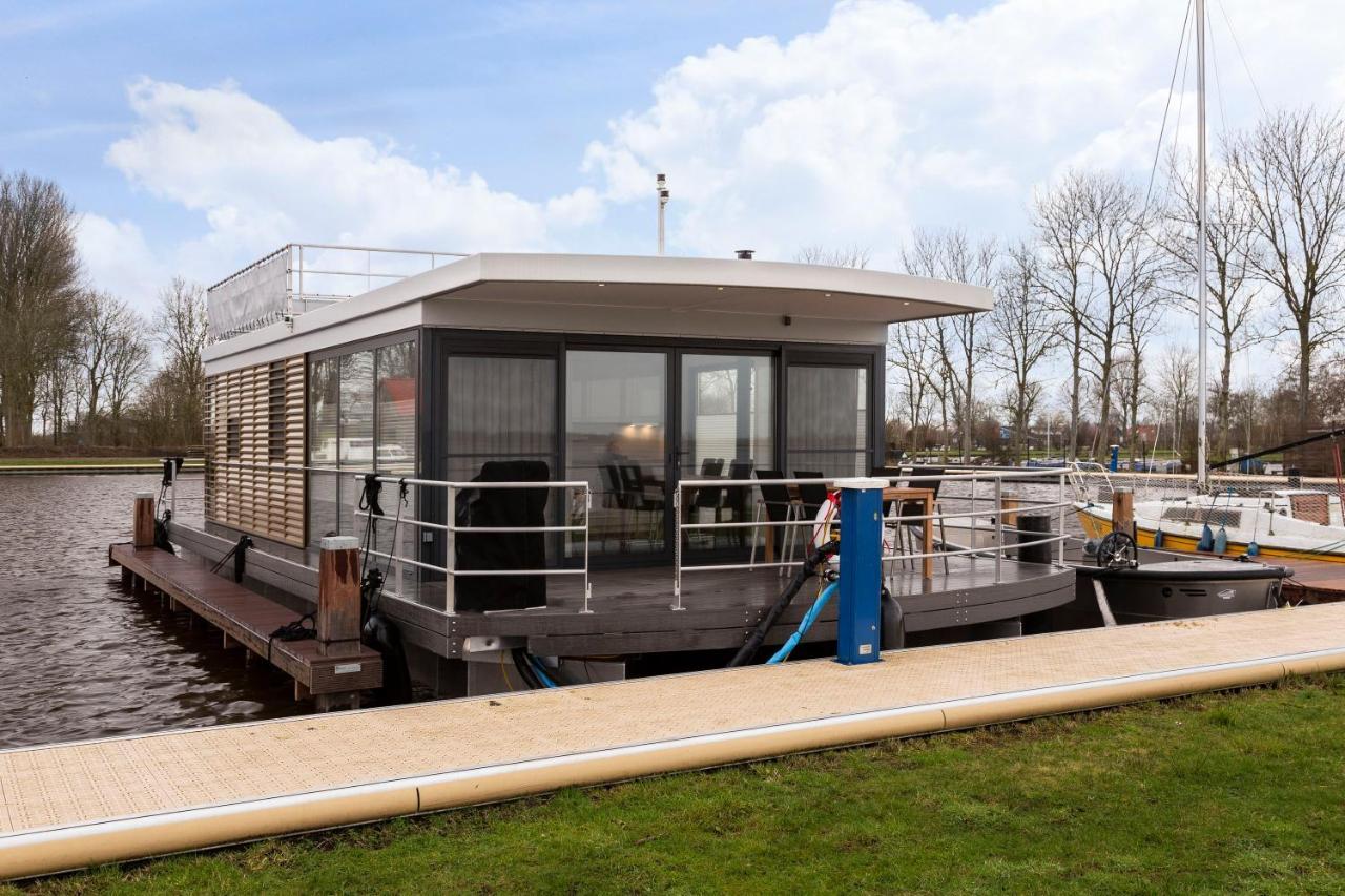 Welcome In - Houseboat 'Elysium' Met Eigen Aanlegsteiger Sneek - Offingawier Εξωτερικό φωτογραφία