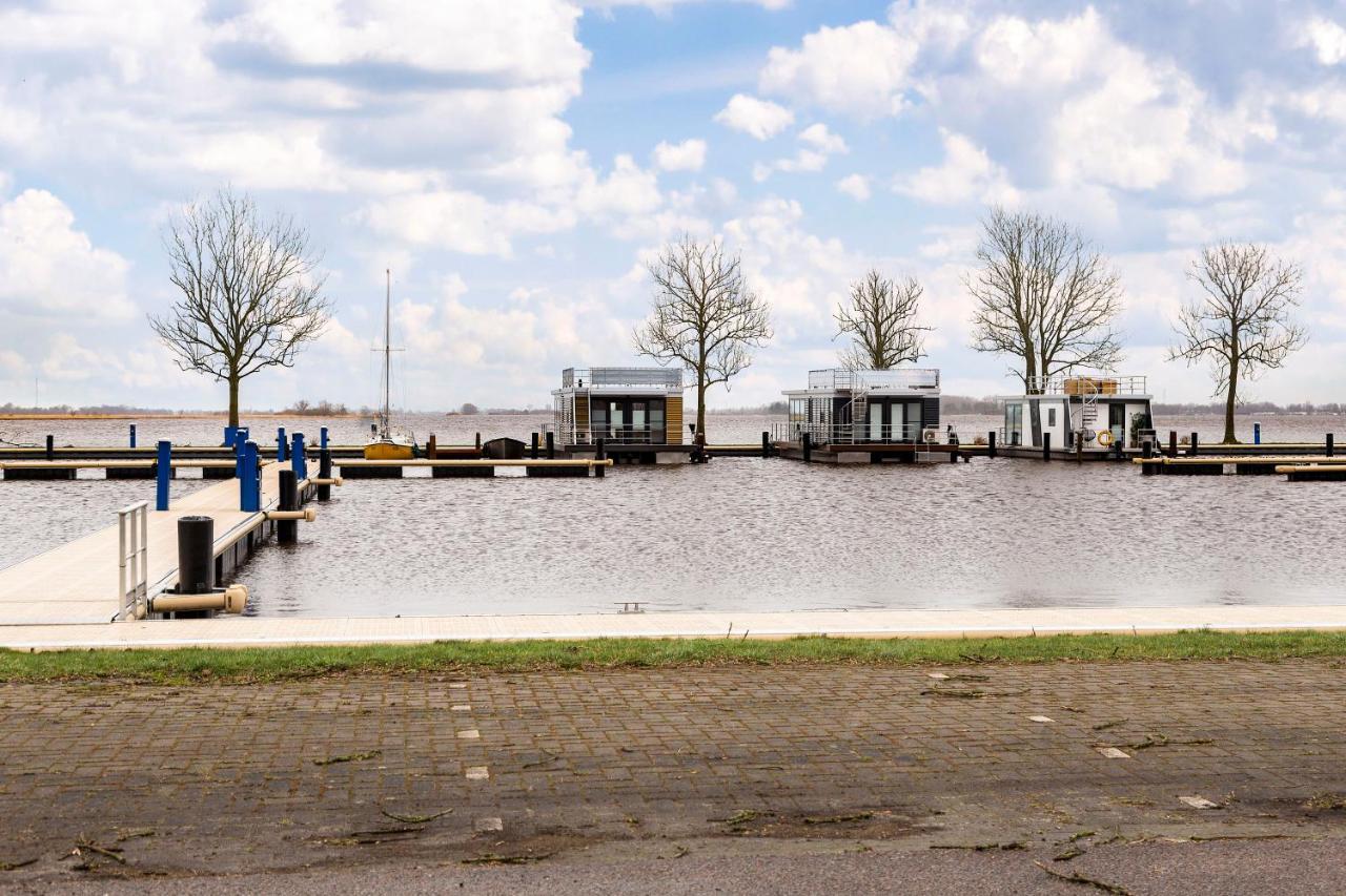 Welcome In - Houseboat 'Elysium' Met Eigen Aanlegsteiger Sneek - Offingawier Εξωτερικό φωτογραφία