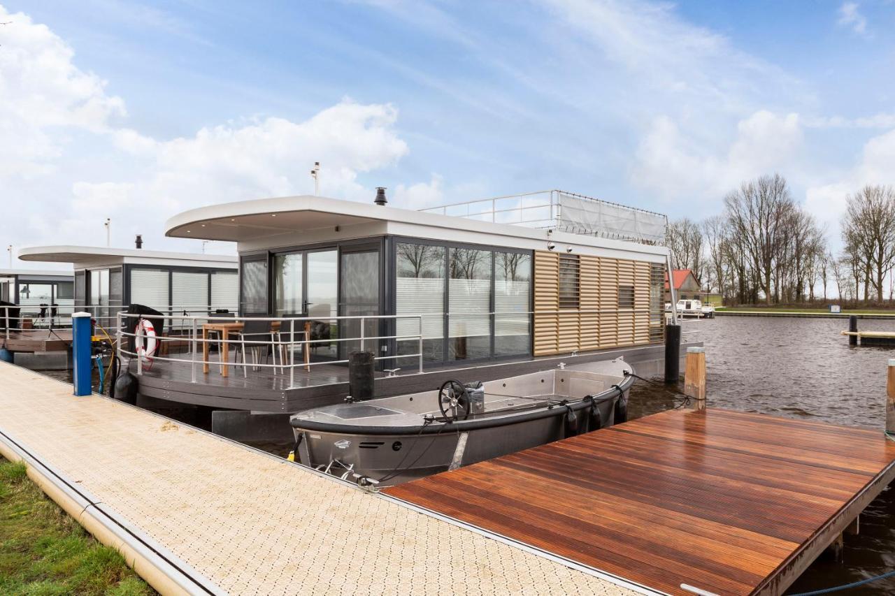 Welcome In - Houseboat 'Elysium' Met Eigen Aanlegsteiger Sneek - Offingawier Εξωτερικό φωτογραφία
