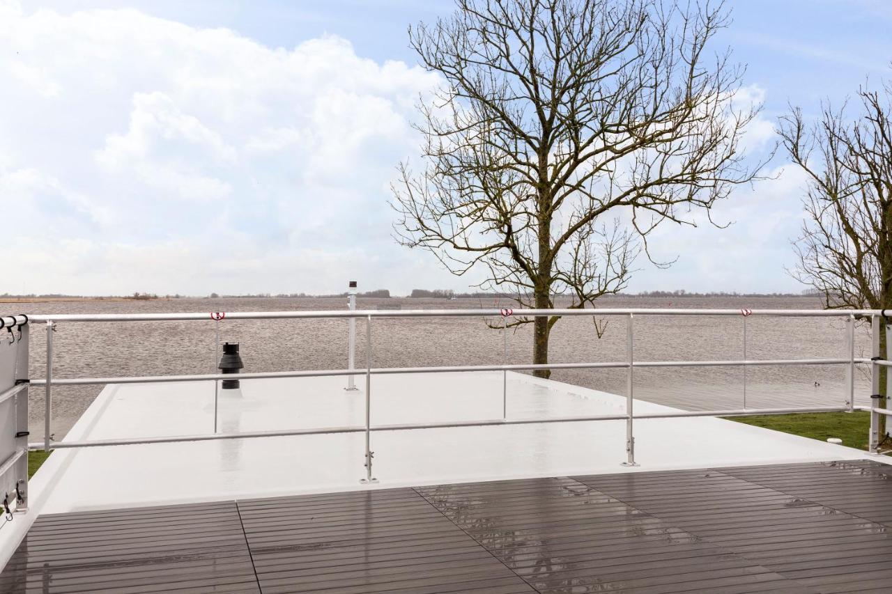 Welcome In - Houseboat 'Elysium' Met Eigen Aanlegsteiger Sneek - Offingawier Εξωτερικό φωτογραφία