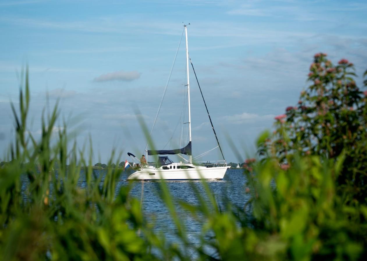 Welcome In - Houseboat 'Elysium' Met Eigen Aanlegsteiger Sneek - Offingawier Εξωτερικό φωτογραφία