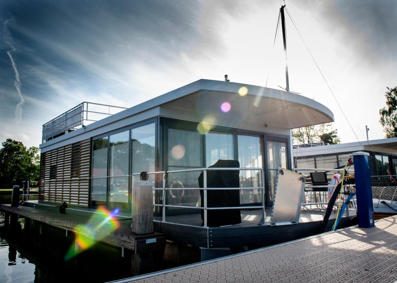 Welcome In - Houseboat 'Elysium' Met Eigen Aanlegsteiger Sneek - Offingawier Εξωτερικό φωτογραφία