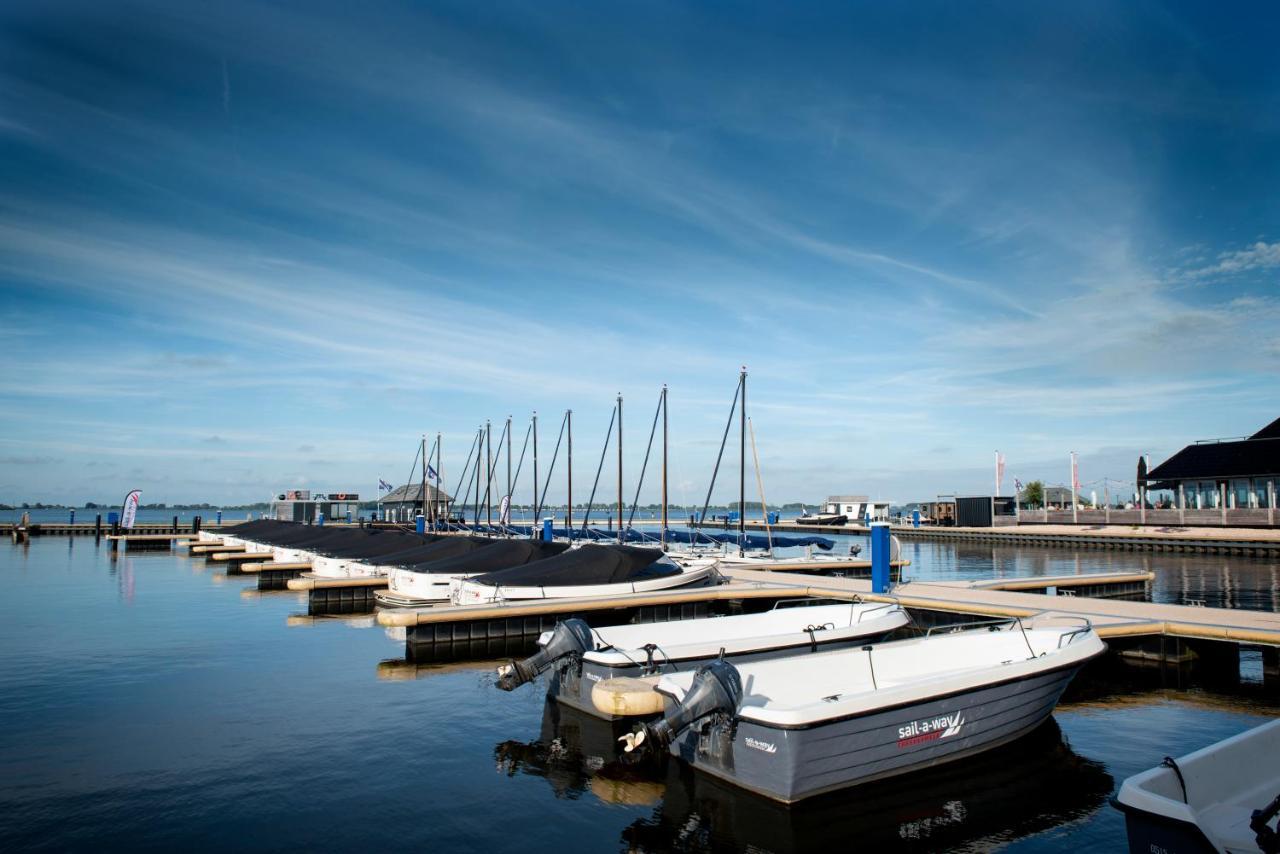 Welcome In - Houseboat 'Elysium' Met Eigen Aanlegsteiger Sneek - Offingawier Εξωτερικό φωτογραφία
