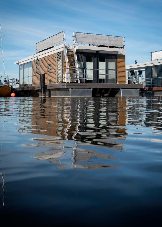 Welcome In - Houseboat 'Elysium' Met Eigen Aanlegsteiger Sneek - Offingawier Εξωτερικό φωτογραφία